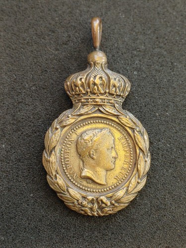 Belle médaille sainte - belle, de
