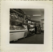 ANTIQUE PHOTO - VINTAGE SNAPSHOT - GROCERY STORE SHOP SHOWCASE - SHOP