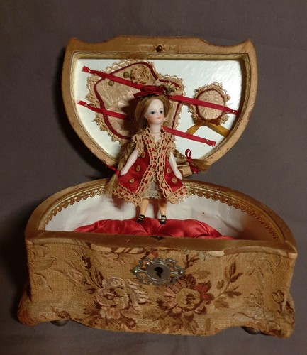 Poupée ancienne mignonnette