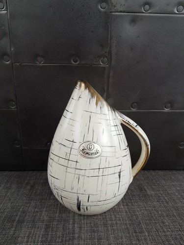 Vase sur céramique - , bord