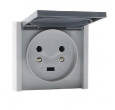 Prise de courant 2P+T 20A Plexo LEGRAND couvercle gris foncé Ø67mm 055703