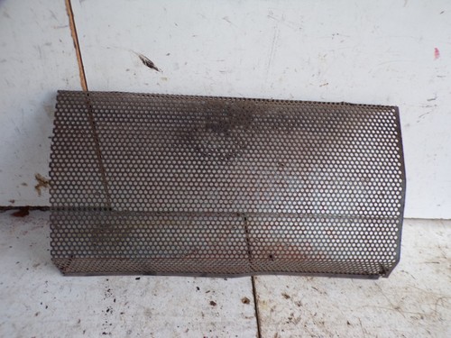 Grille sous siège - sous,
