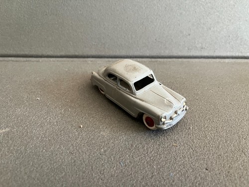 Ancienne voiture miniature - ancienne,