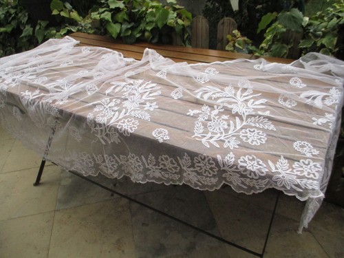 Bas aube broderie sur tulle - broderie,