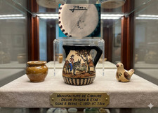 Rare Pichet Miniature Poterie