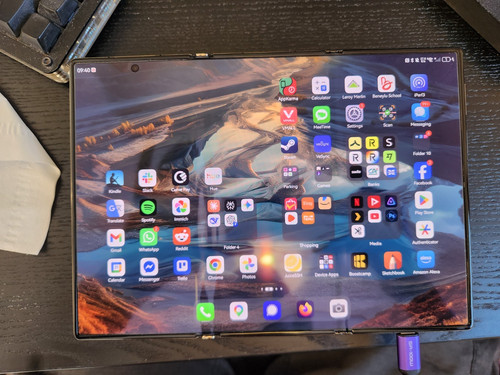 Huawei mate tri fold - xt, screen