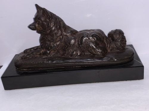 Sculpture représentant - sculpture, un
