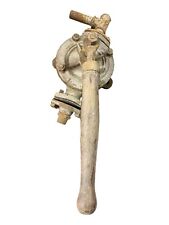 ANCIENNE POMPE A EAU TIREUSE