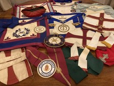 Franc Maçonnerie , Gros Lot Tabliers,sautoir, Chapeaux ( Lot 3 )