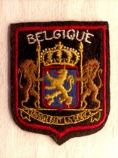 Écusson BELGIQUE en feutrine brodée - hauteur 6,4 cm