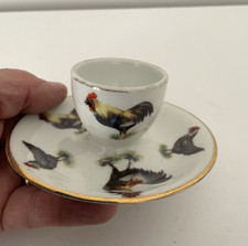 Coquetier en porcelaine de MEHUN décor coq et poules.