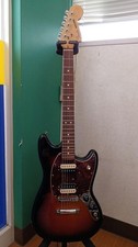 Guitare électrique solide (Fender American) Special Mustang 3 Color Sunburst ...