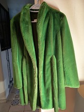 Très beau manteau fausse