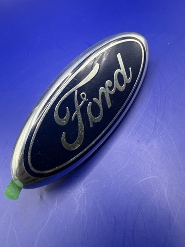 Logo badge monogramme - badge, avant