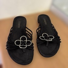 Louis Vuitton Black Tong Sandals Women’s 5.0 US Excellent Used No Box