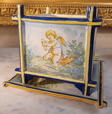 Très jolie  Cache pot en Faïence Et Son Support d'origine époque 19 Eme. Gien ?