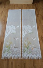 Deux voilages en dentelles