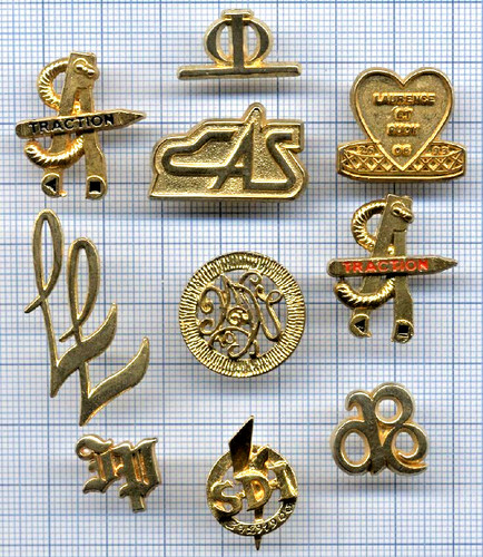 Lot pin dorés dont logo - lot,