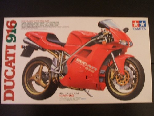 Maquette moto très - 1/12,