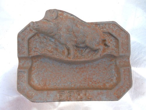 Cendrier fonte decor sanglier