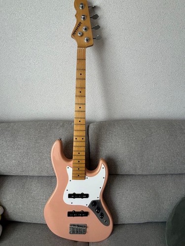 Guitare basse électrique