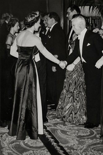 Queen elizabeth meeting - elizabeth,