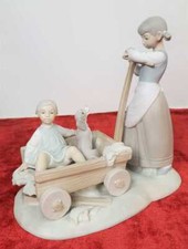 FILLE TIRANT UNE CHARRETTE 