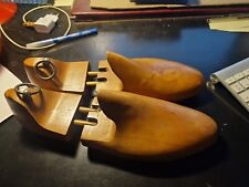 1  paire d'anciens embauchoirs bois formes à chaussures - règlables