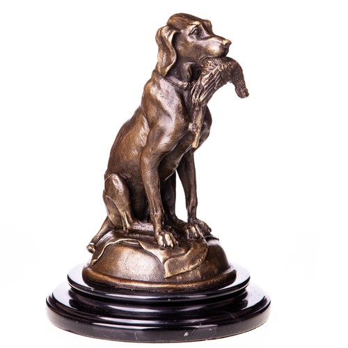 Sculpture chien chasse en - de,