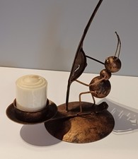 Bougeoire métal fourmi sur un