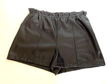 short T48/50 simili cuir noir