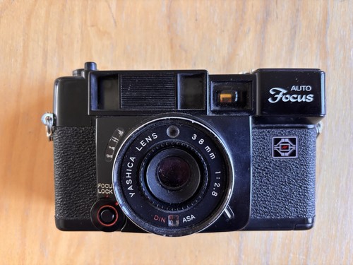 Vintage yashica auto focus - auto,