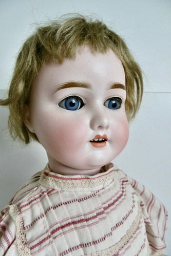 Belle poupee ancienne - belle,