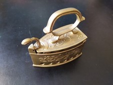 Petit fer à repasser en