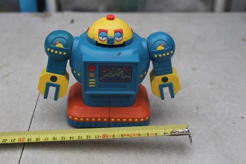 Vintage 1985 space robot coin - space,