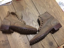 PAIRE DE BRODEQUINS FRANCAIS