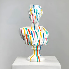 Sculpture d'art peinte à la