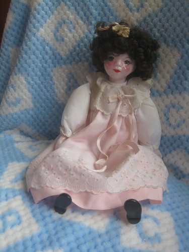 Poupée ancienne porcelaine - ancienne, en