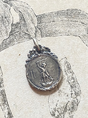 Pendentif médaille - pendentif,