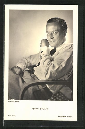 Acteur hans stüwe - hans, assis