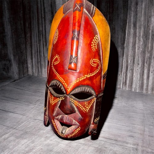 Masque africain sculpté - , en