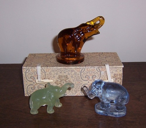 Elephant figurines glass - figurines,