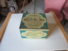 ANCIENNE BOITE EN TÔLE