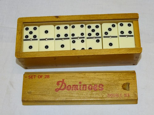 Ancienne boite 28 - boite, dominos