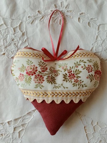 Coussin porte cœur à - de,