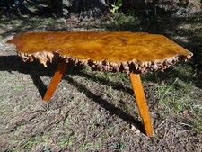 ancienne table basse tripode en ronce de noyer ?