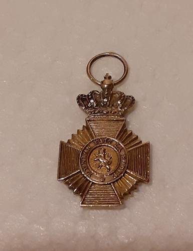 Militaria petite medaille - militaria,