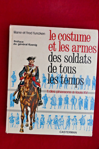 Les costumes armes des - les,