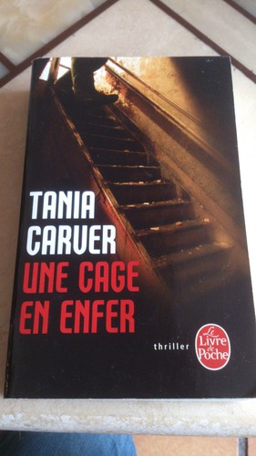 Tania carver une cage - carver,