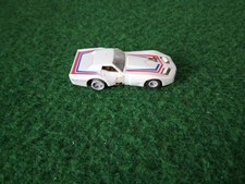 Voiture avec moteur, pignon et